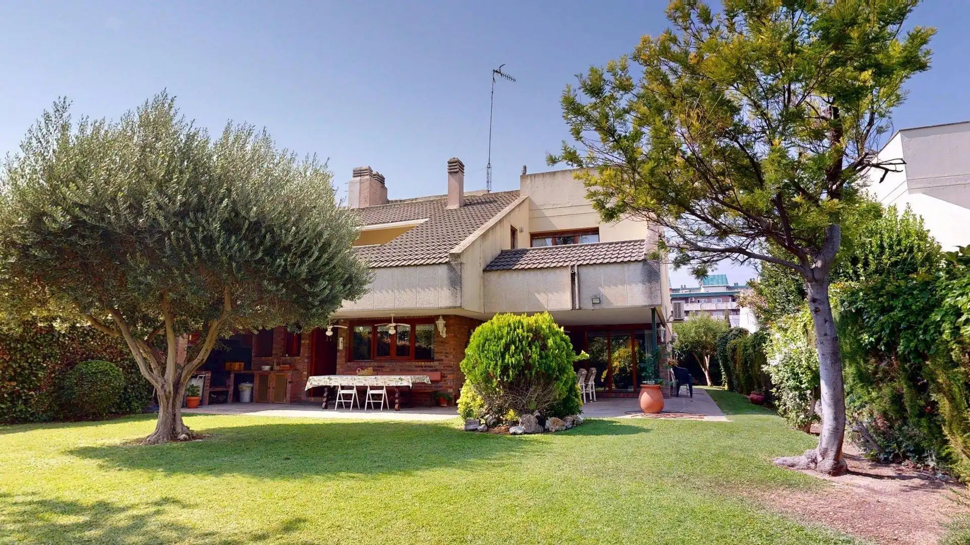 Jardín de Casa o chalet en venta en Zaragoza con Aire acondicionado, Calefacción y Jardín privado