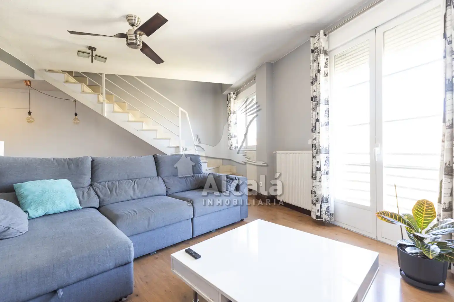 Living room of Flat for sale in Torrejón de Ardoz  with Heating, Terrace and Storage room