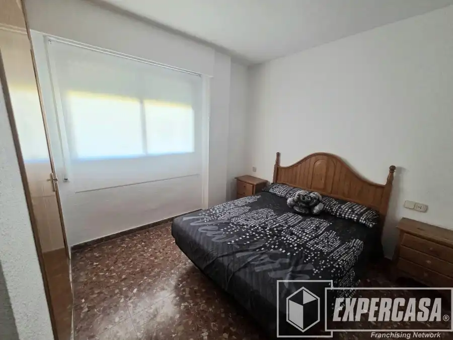 Dormitori de Apartament de lloguer en Cullera amb Terrassa, Piscina i Moblat