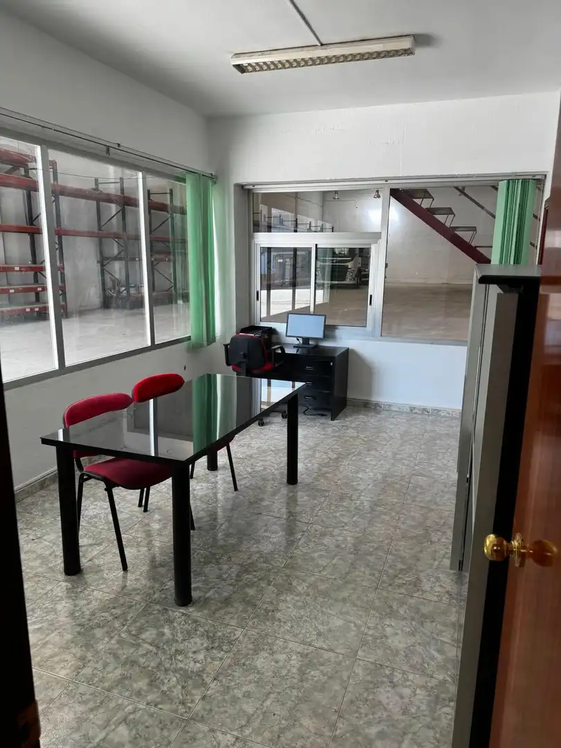 Fabrikhallen zur Miete in Llevant