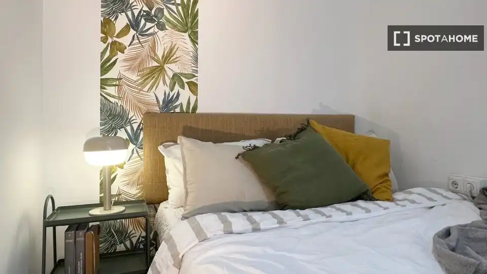 Bedroom of Flat for rent in Madrid  with Air Conditioner, Heating and Furnished