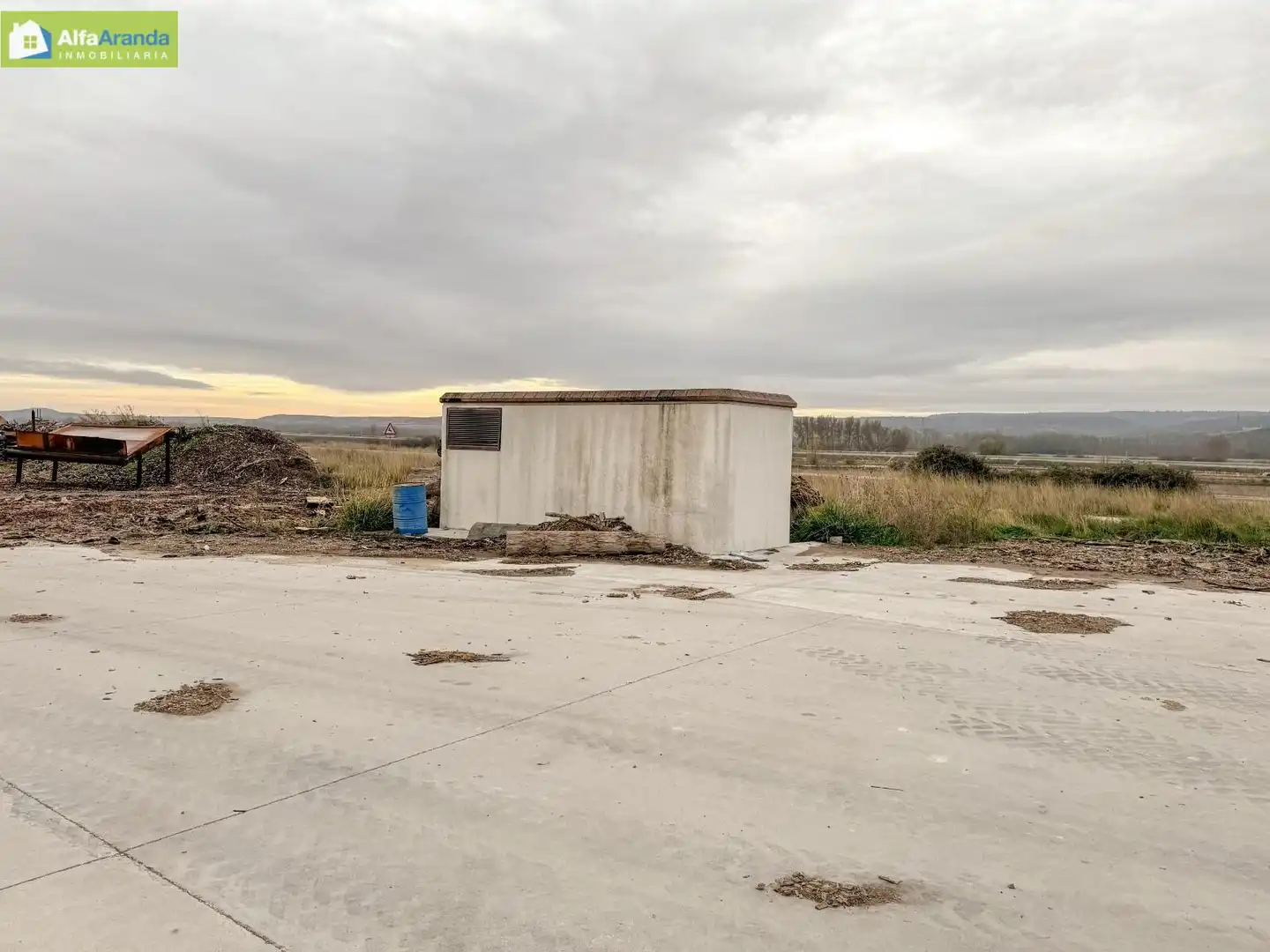 Vista exterior de Nau industrial en venda en Langa de Duero