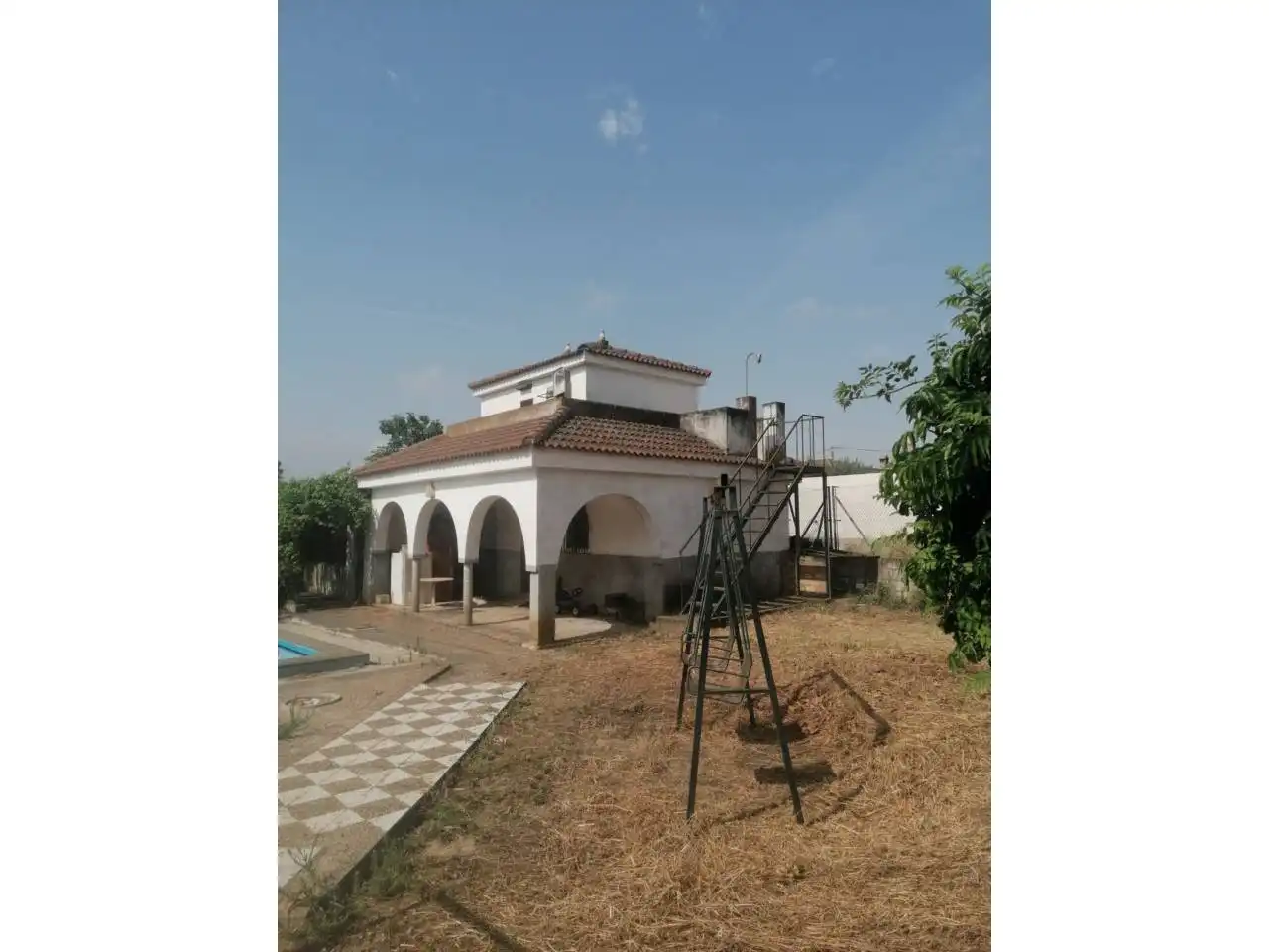 Vista exterior de Casa o xalet en venda en Dos Hermanas amb Jardí privat, Terrassa i Piscina
