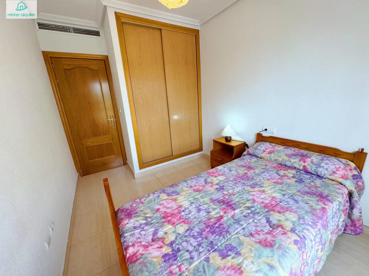 Habitación de Apartamento de alquiler en El Campello con Aire acondicionado, Jardín privado y Terraza