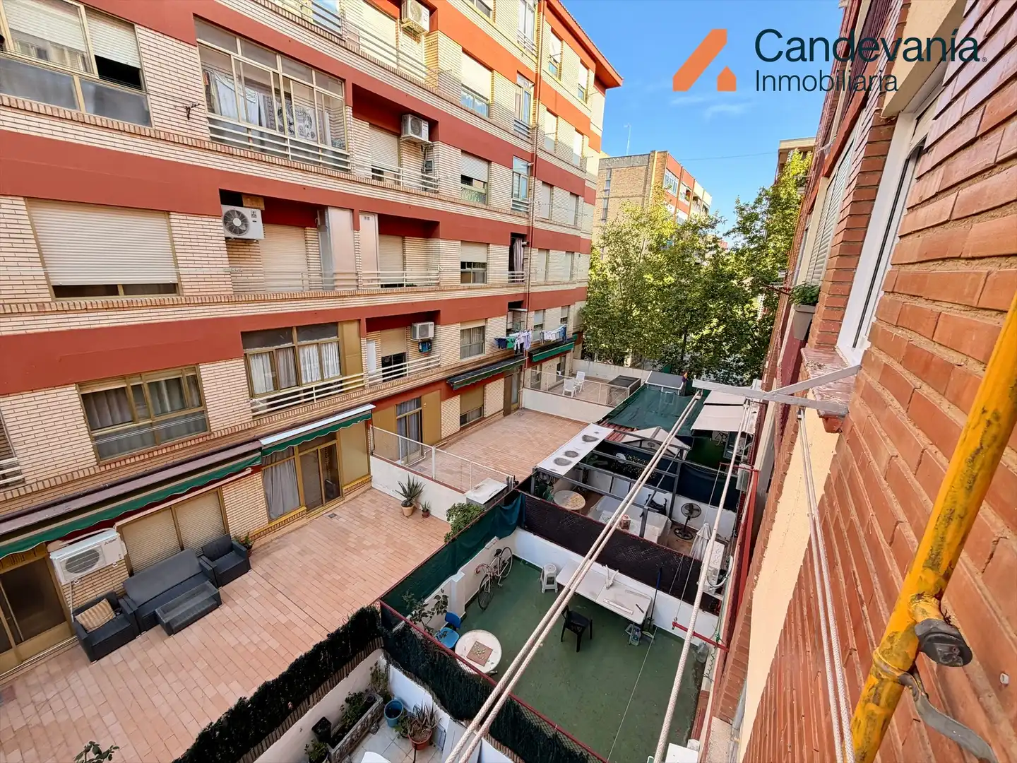 Vista exterior de Pis en venda en Zaragoza amb Terrassa, Forn i Rentadora