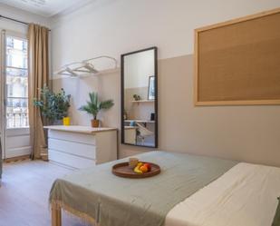 Bedroom of Apartment to share in  Barcelona Capital  with Air Conditioner and Balcony