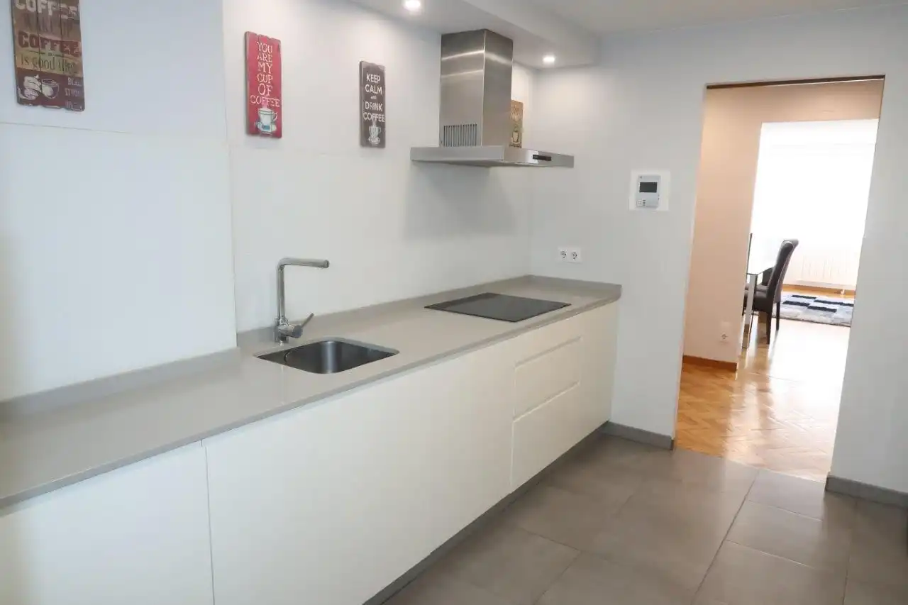 Piso con ascensor en venta en Almirante Romay, imagen 5
