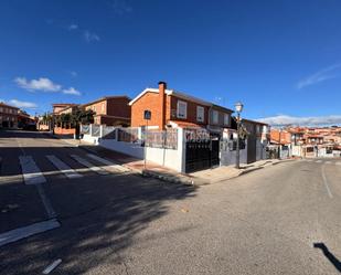 Exterior view of Single-family semi-detached for sale in Navalcarnero  with Heating and Parquet flooring