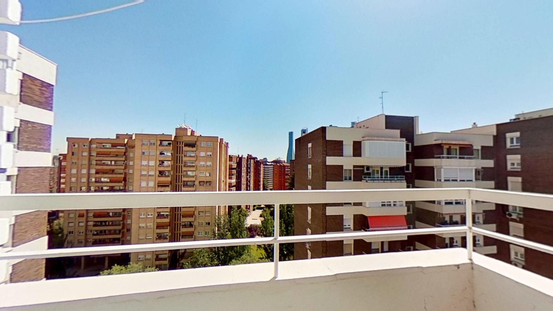 Vista exterior de Pis en venda en  Madrid Capital amb Aire condicionat, Calefacció i Jardí privat