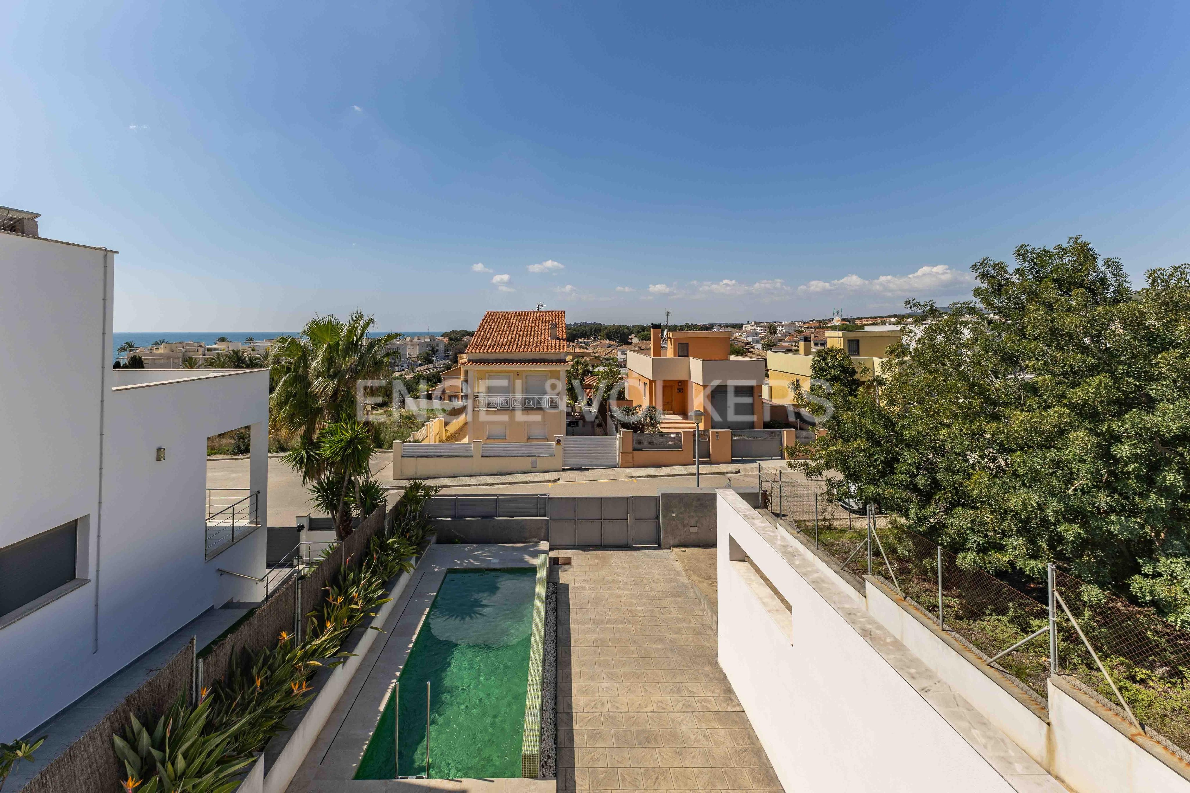 Vista exterior de Casa o xalet en venda en El Vendrell amb Calefacció, Jardí privat i Terrassa