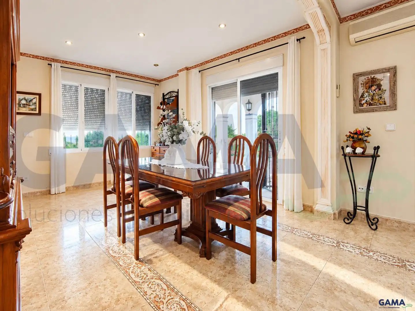 Dining room of Houses for sale in Alzira  with Air Conditioner and Swimming Pool