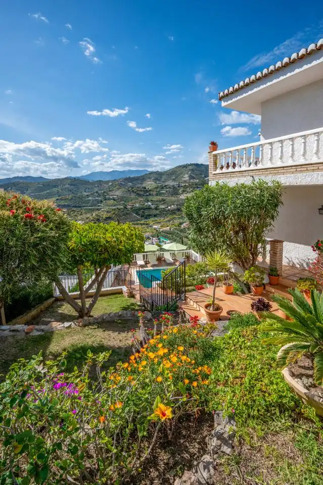 Garden of Houses for sale in Almuñécar  with Air Conditioner, Private garden and Terrace