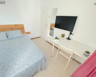 Bedroom of Apartment to share in  Sevilla Capital  with Air Conditioner