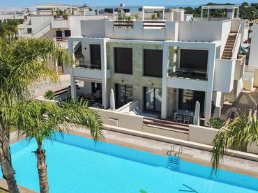 Baixos amb piscina en venda a Orihuela Costa