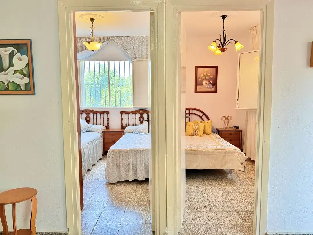 Dormitori de Casa o xalet en venda en Benamocarra amb Jardí privat i Moblat
