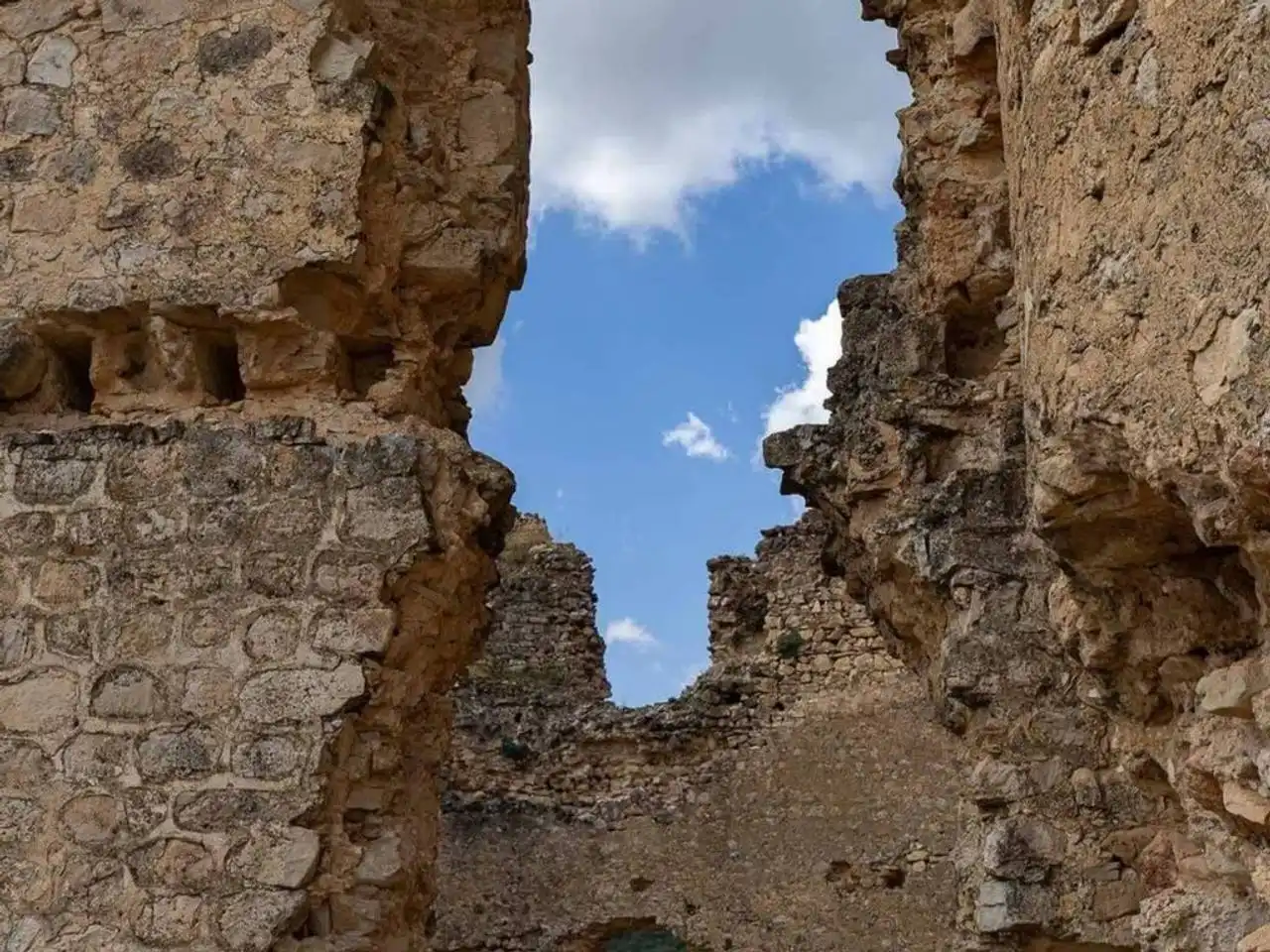 Außenansicht von Gebäude zum Verkauf in Sigüenza