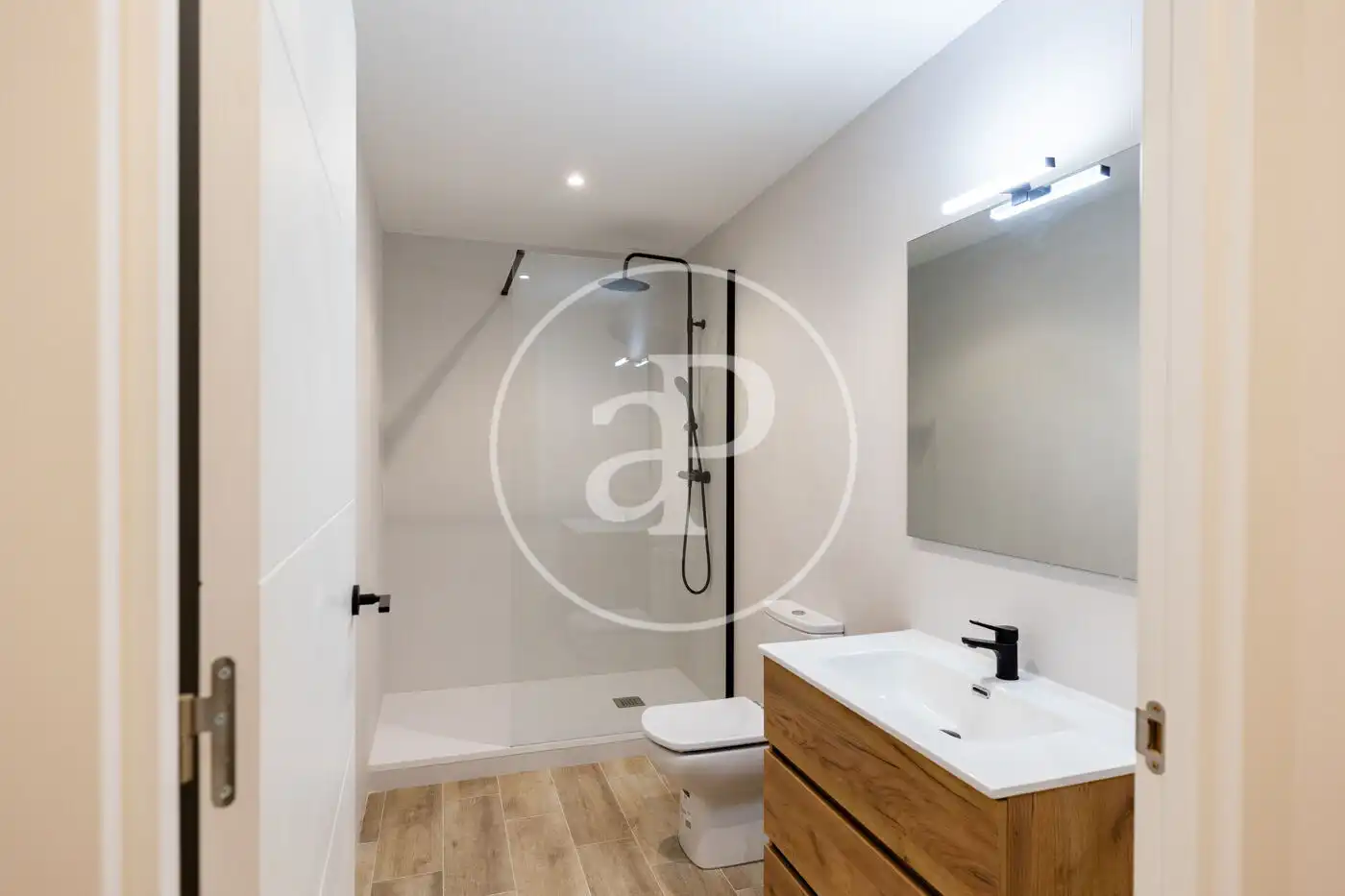 Baño de Piso en venta en Barcelona con Aire acondicionado, Calefacción y Balcón