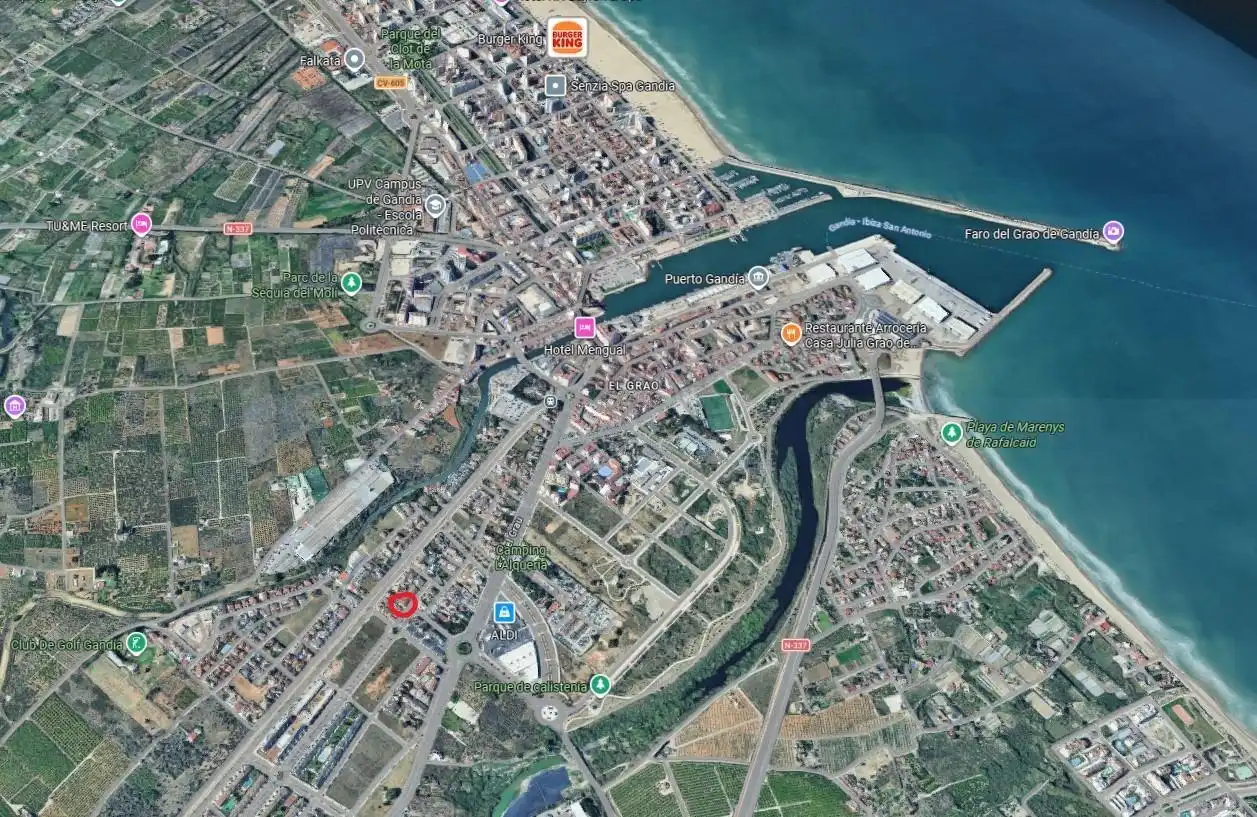 Vista exterior de Casa adosada en venda en Gandia amb Jardí privat, Terrassa i Piscina