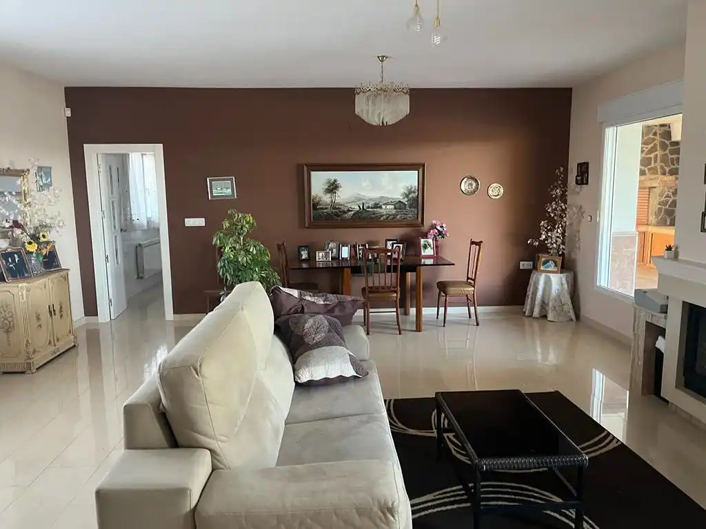 Sala d'estar de Casa o xalet en venda en Albacete amb Calefacció, Jardí privat i Terrassa
