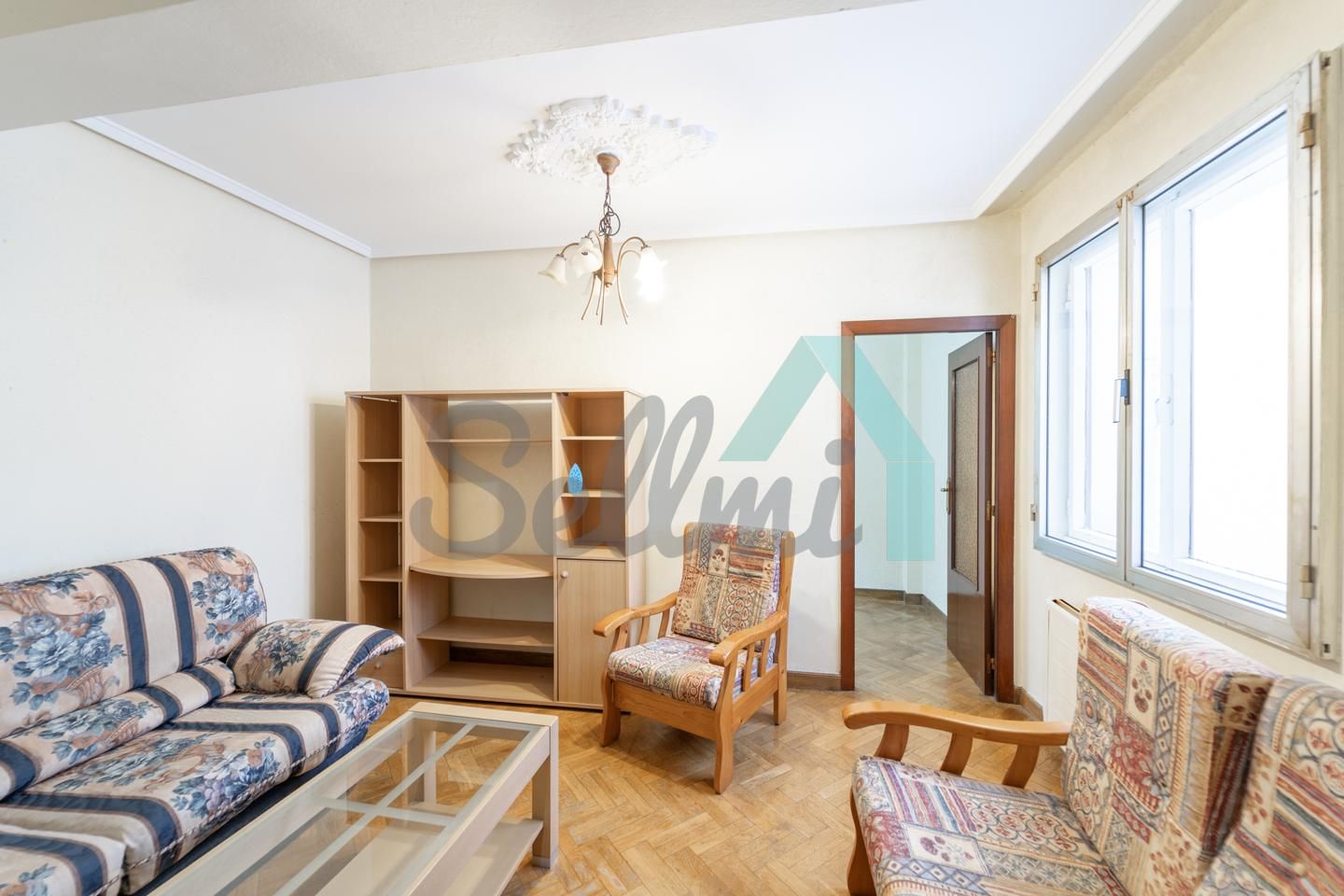 Living room of Flat for sale in Oviedo   with Heating, Parquet flooring and Storage room