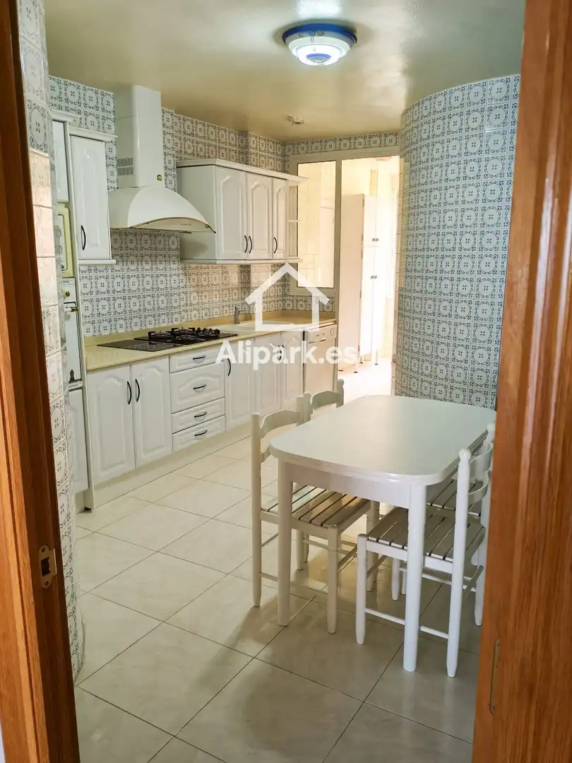 Cuina de Pis en venda en Alicante / Alacant amb Terrassa i Balcó