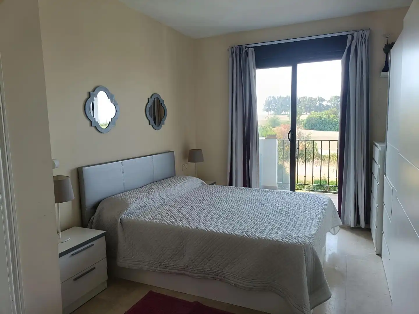 Schlafzimmer von Dachboden zum Verkauf in La Alcaidesa mit Klimaanlage, Terrasse und Schwimmbad
