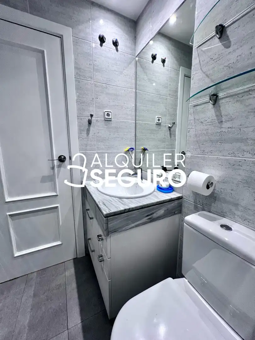 Baño de Piso de alquiler en Madrid con Aire acondicionado, Calefacción y Terraza