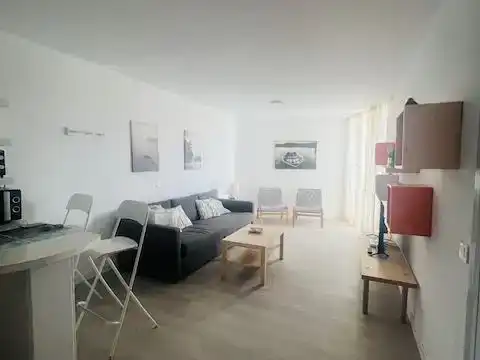 Wohnzimmer von Wohnung zur Miete in Arona mit Schwimmbad
