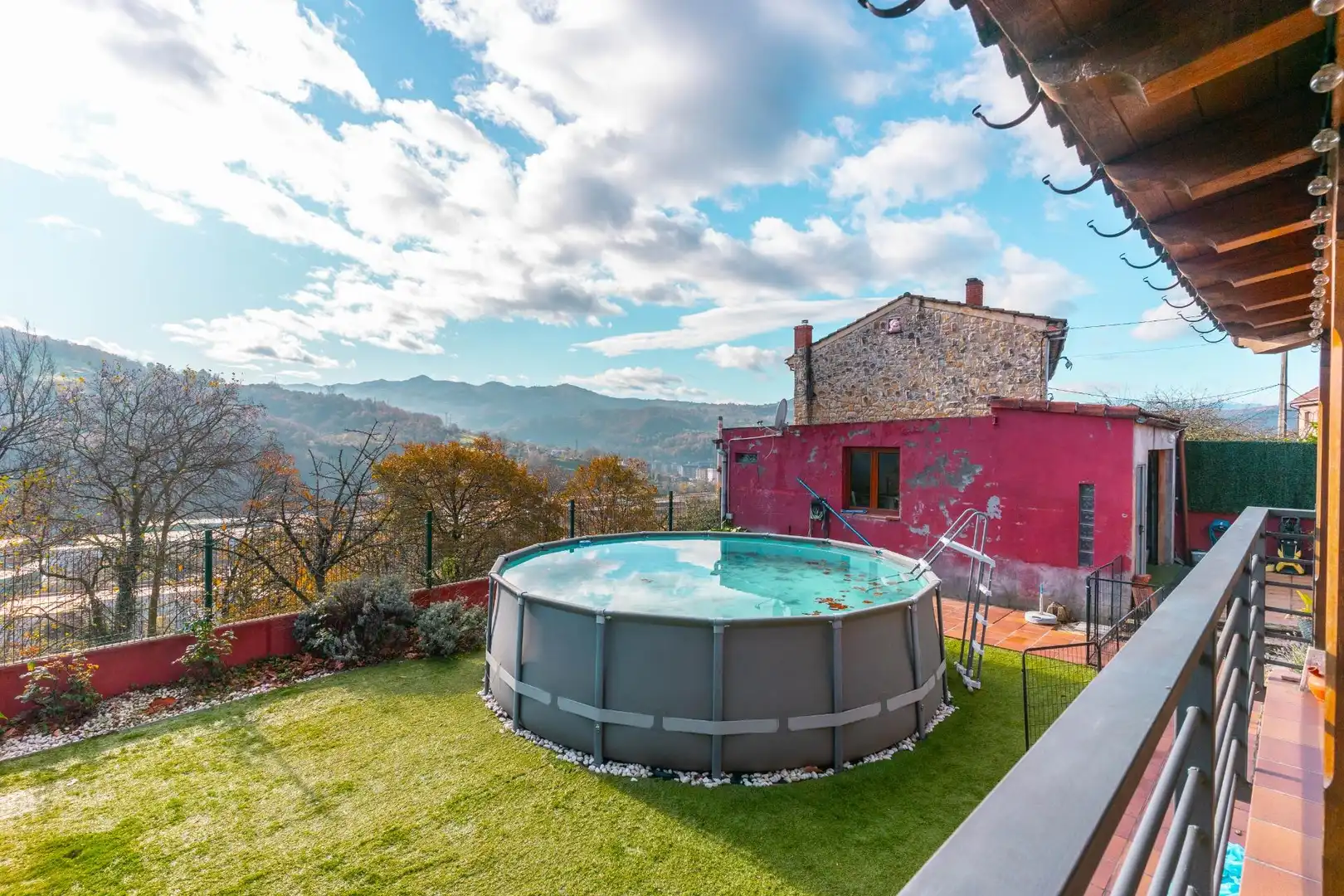 Piscina de Casa o xalet en venda en Langreo amb Calefacció, Jardí privat i Terrassa