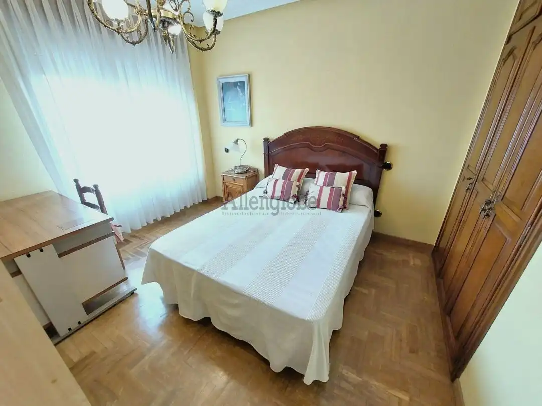 Bedroom of Flat for rent in Oviedo   with Heating