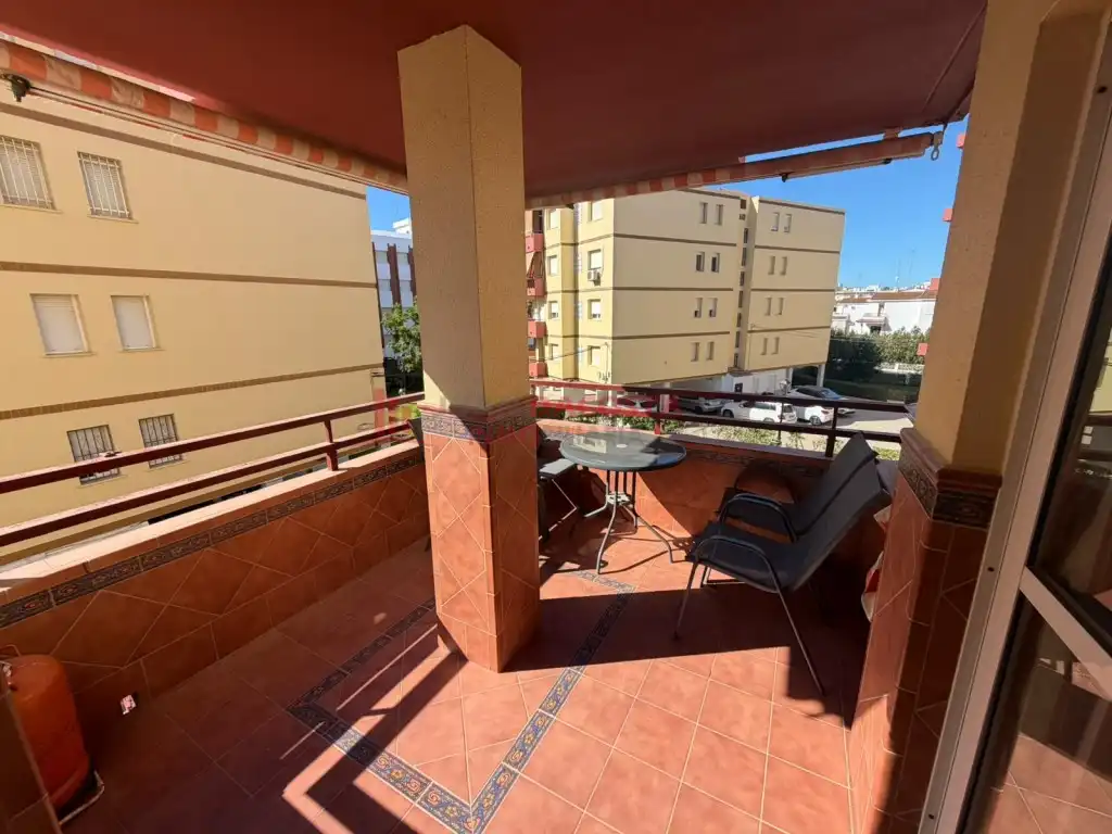 Apartament amb ascensor en venda a Avenida Huelva Antilla