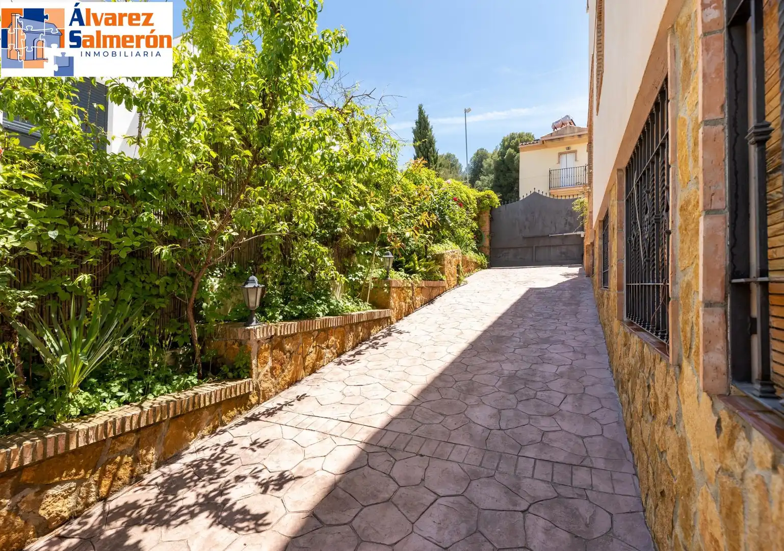 Vista exterior de Casa o chalet en venta en Monachil con Aire acondicionado, Calefacción y Jardín privado