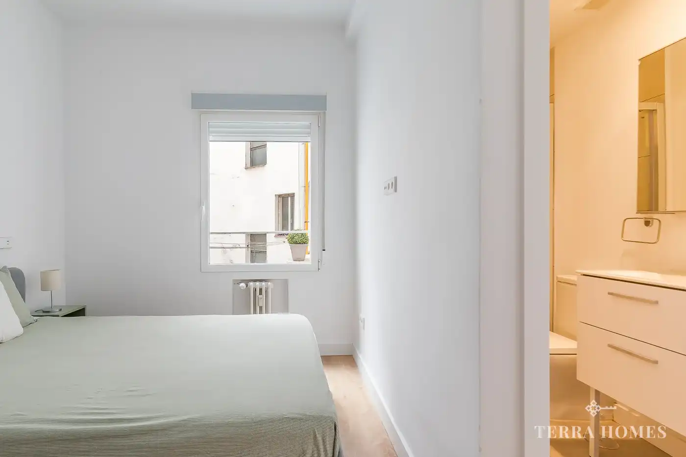Dormitori de Apartament en venda en Madrid amb Aire condicionat i Moblat