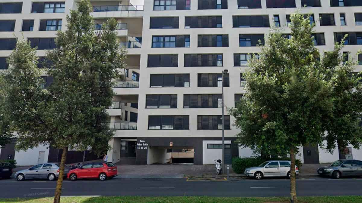 Local en venda a AVENIDA REINA SOFIA, 10, Zabalgana