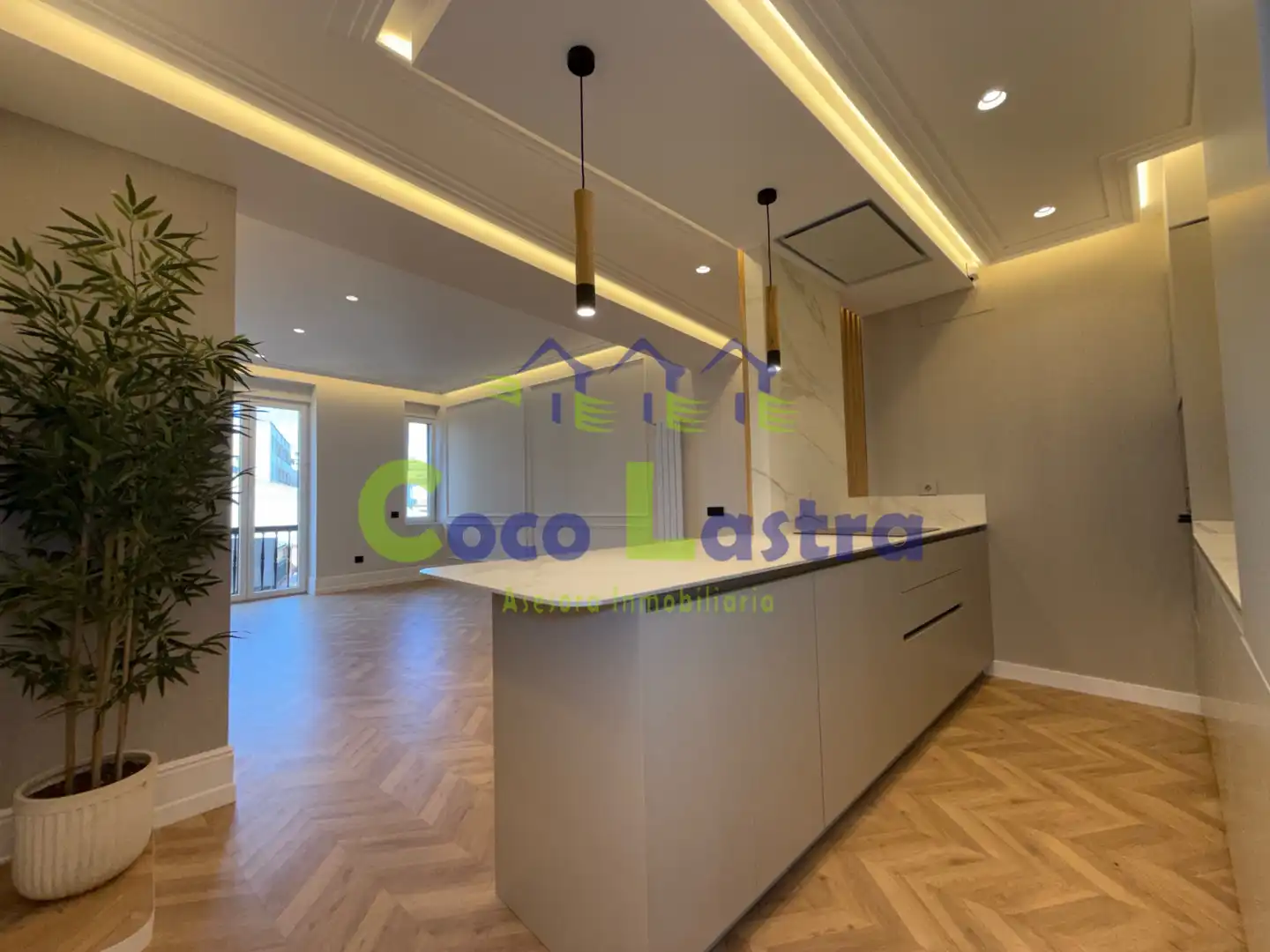 Küche von Wohnung zum Verkauf in Salamanca Capital mit Heizung, Ofen und Waschmaschine