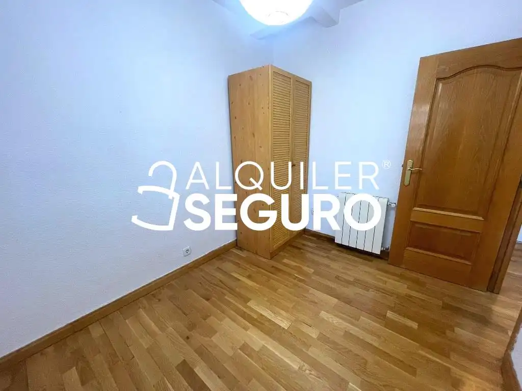 Dormitori de Pis de lloguer en Madrid amb Aire condicionat, Calefacció i Terrassa