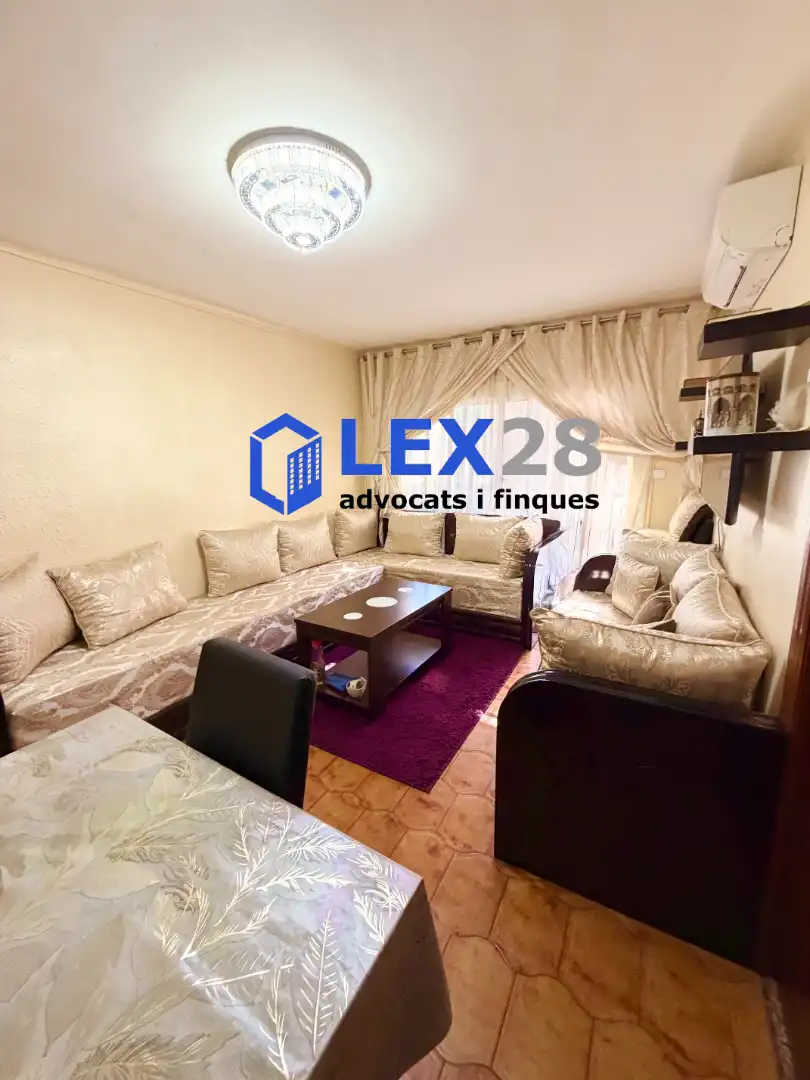 Piso con terraza en venta en Carrer de Juan Valera, imagen 2