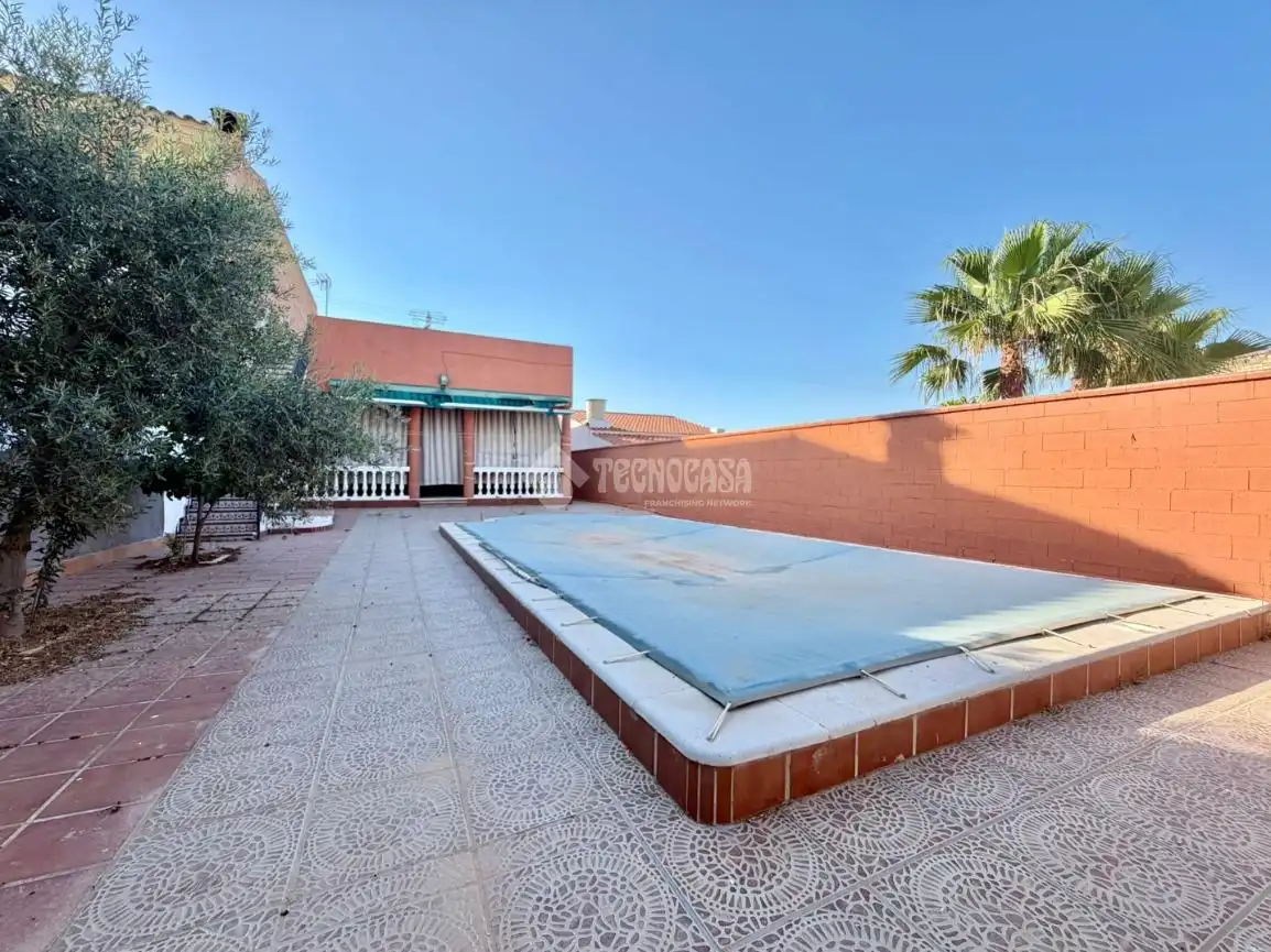 Vista exterior de Finca rústica en venda en Puente Genil amb Aire condicionat, Calefacció i Terrassa