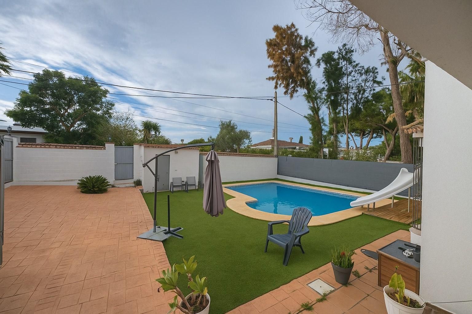 Piscina de Casa o chalet en venta en Chiclana de la Frontera con Aire acondicionado, Jardín privado y Piscina