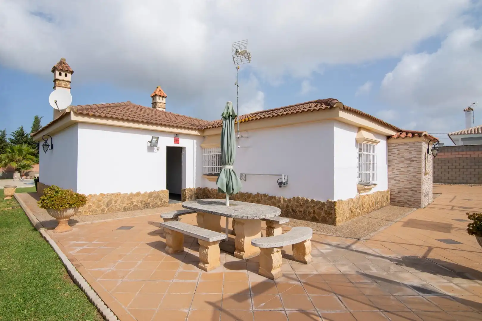 Terraza de Casa o chalet en venta en Chiclana de la Frontera con Aire acondicionado, Jardín privado y Trastero