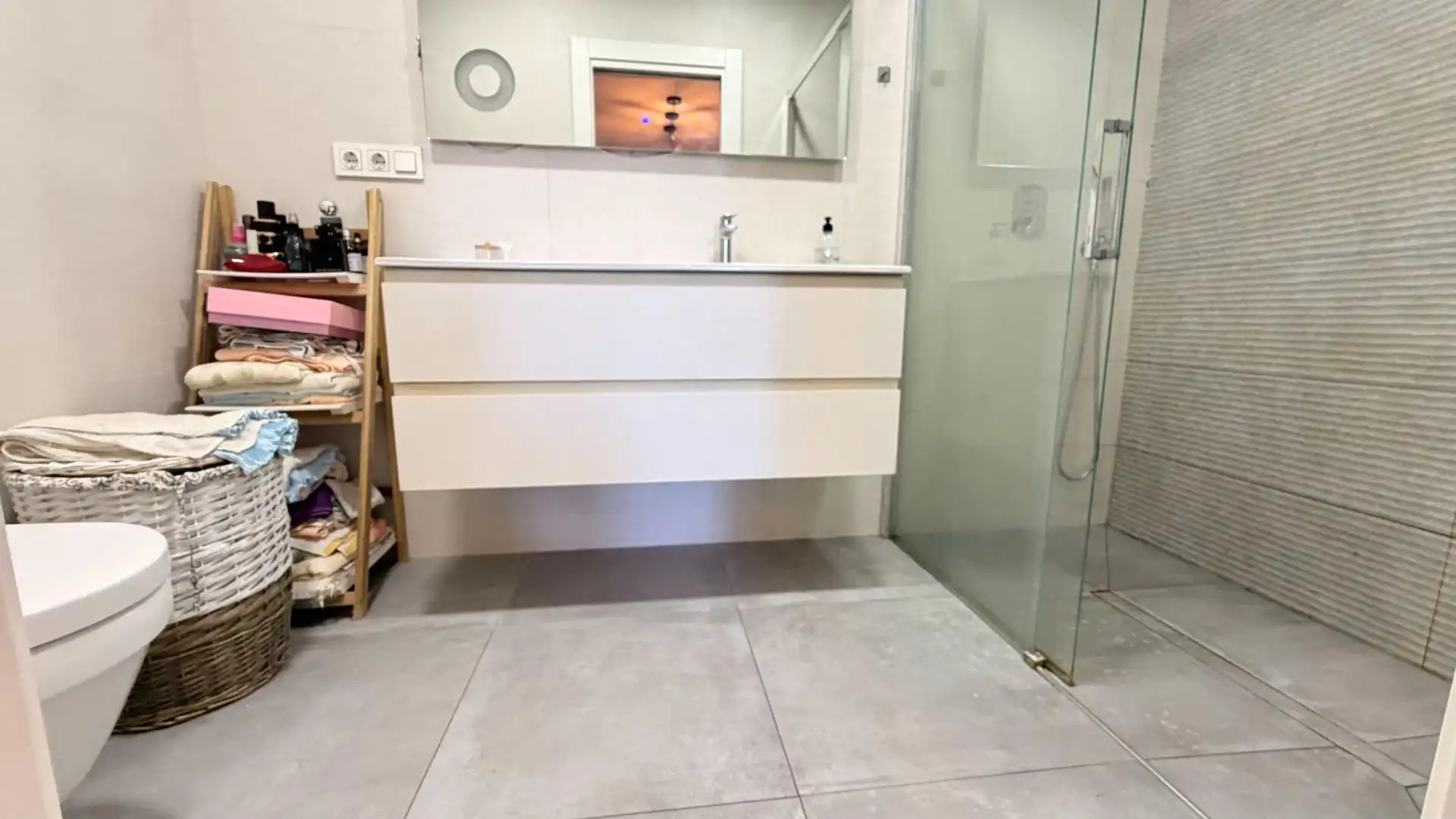 Badezimmer von Dachboden zum Verkauf in Elche / Elx mit Heizung, Terrasse und Abstellraum