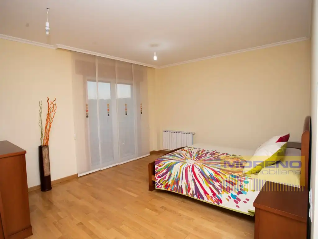 Dormitori de Casa o xalet en venda en Sarria