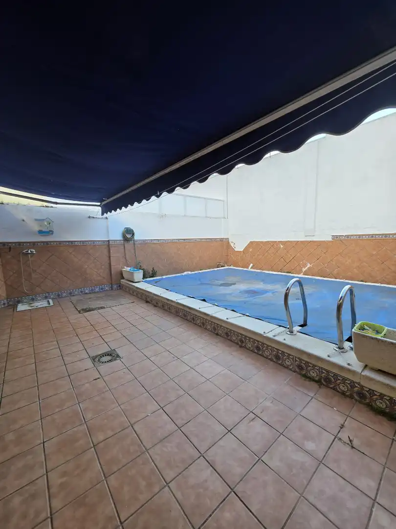 Piscina de Casa adosada en venta en Ciudad Real con Calefacción, Jardín privado y Piscina