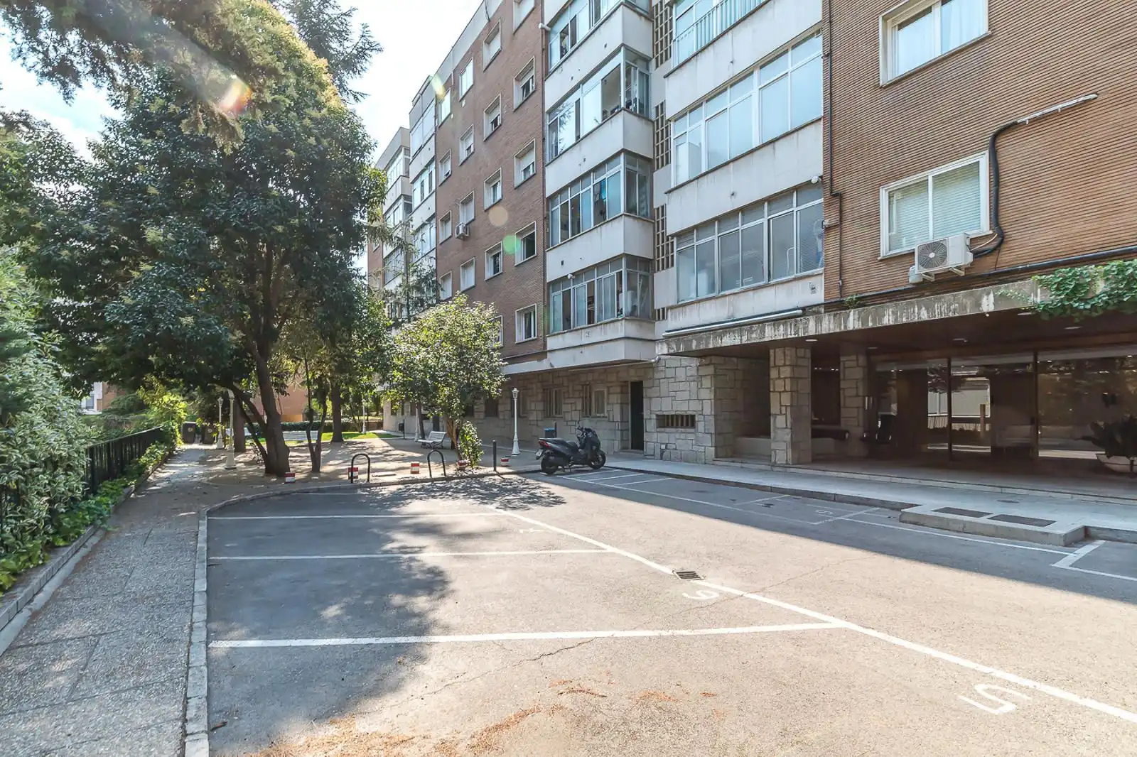 Parking of Flat for rent in Madrid  with Furnished and Community pool