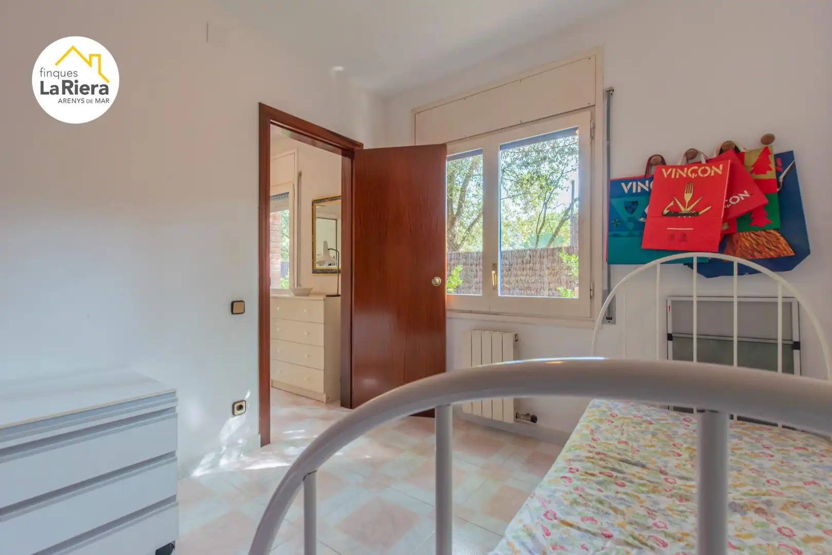 Dormitori de Casa o xalet en venda en Arenys de Munt amb Calefacció, Jardí privat i Piscina