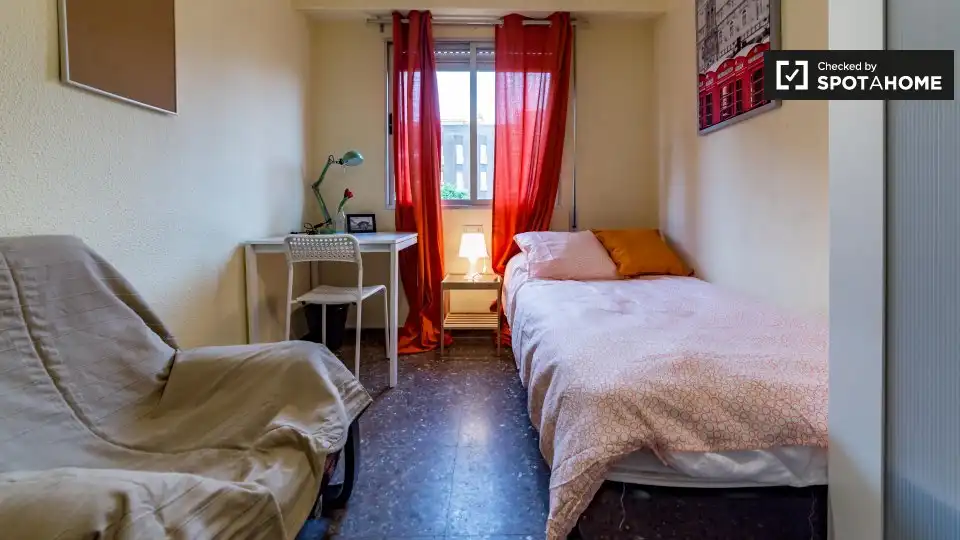 Bedroom of Flat for rent in Valencia  with Air Conditioner, Heating and Furnished
