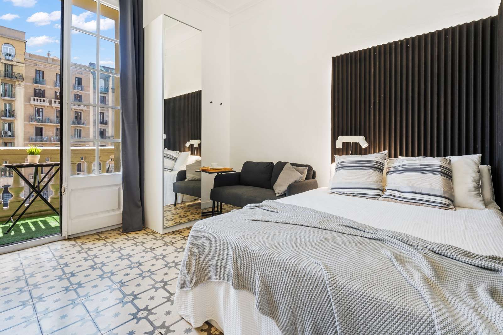 Bedroom of Flat to share in  Barcelona Capital  with Air Conditioner and Terrace