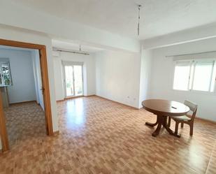 Living room of Flat for sale in  Granada Capital  with Air Conditioner and Balcony