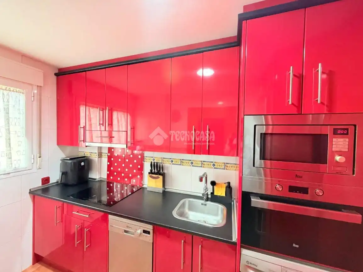 Cocina de Casa adosada en venta en Hontanares de Eresma con Calefacción