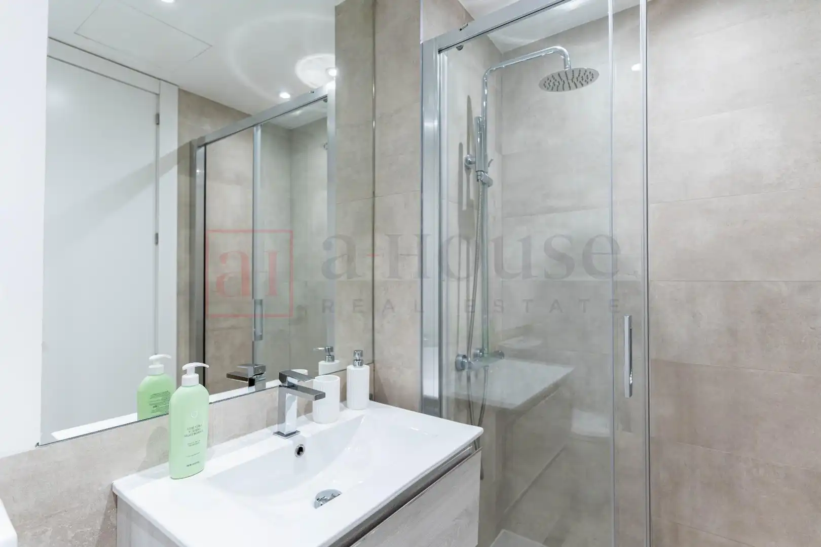 Baño de Piso en venta en Madrid con Aire acondicionado, Calefacción y Terraza